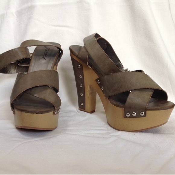 Gomax Limited Edition tan Platform sandal size 8.5 - Picture 7 of 8